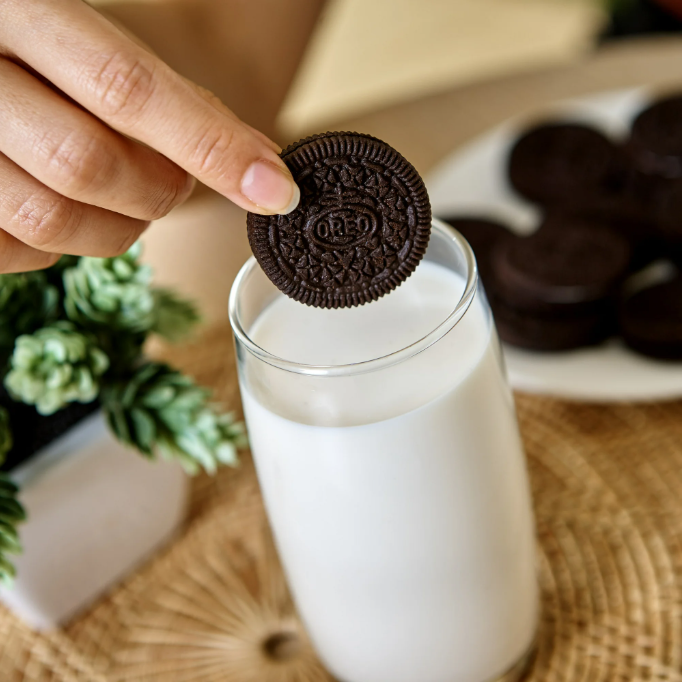 OREO Chocolate Sandwich Cookies, Party Size, Easter Baking, 24.16 oz